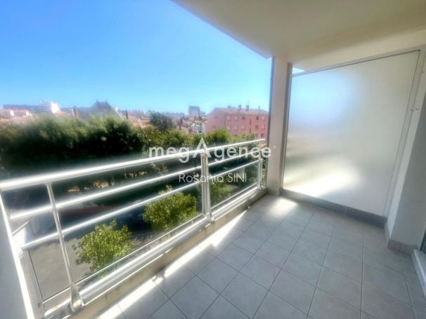 A louer APPARTEMENT T2 45 M2 TERRASSE BORD DE MER LES SABLES D OLONNE