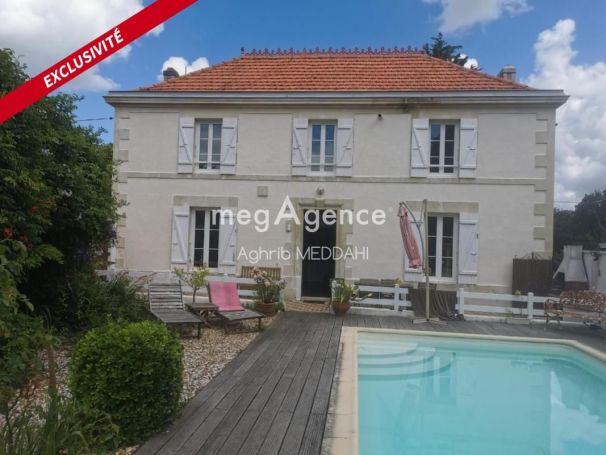 A louer MAISON  DE MAîTRE  LE GUA