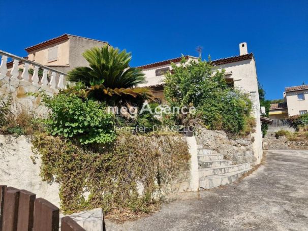 A vendre MAISON  DE MAîTRE BORD DE MER SANARY SUR MER