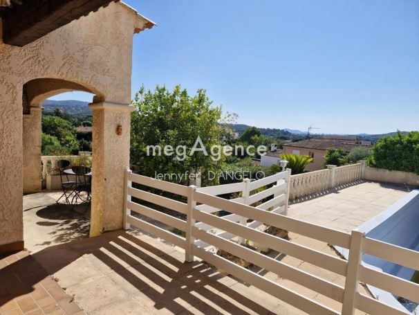 A vendre MAISON  DE MAîTRE BORD DE MER SANARY SUR MER