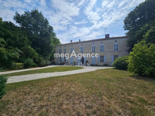 A louer LONGèRE  10 PIECES 292 M2  SURGERES