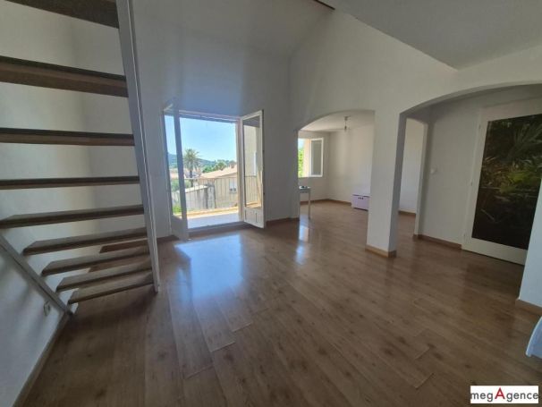 A louer APPARTEMENT DUPLEX T3 74 M2 TERRASSE  LA CRAU