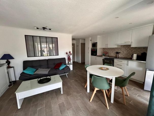 A louer APPARTEMENT NEUF T3 62 M2 BORD DE MER SAINT RAPHAEL