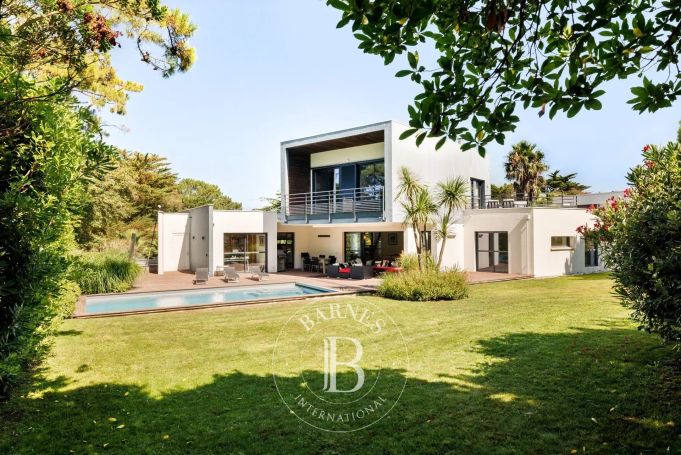 A vendre TRES BELLE MAISON CONTEMPORAINE 8 PIECES 390 M² MER ET GOLF ANGLET CHIBERTA