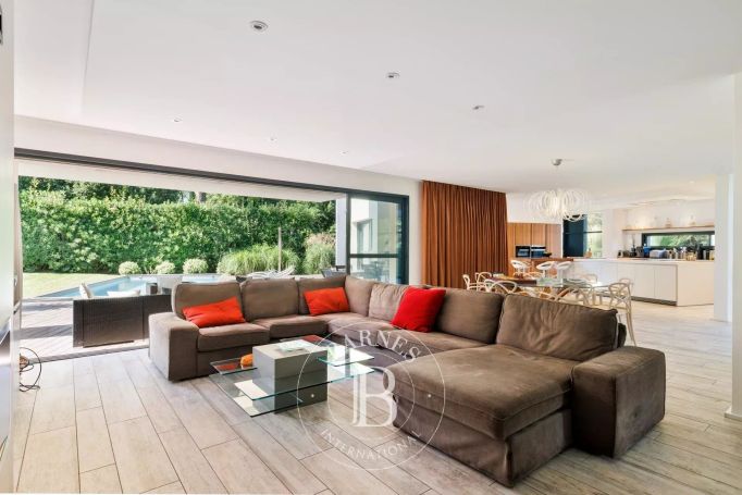 A vendre TRES BELLE MAISON CONTEMPORAINE 8 PIECES 390 M² MER ET GOLF ANGLET CHIBERTA