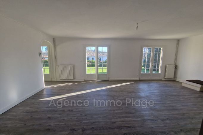 A vendre MAISON  4 PIECES 95 M2 BORD DE MER GRAYAN ET L HOPITAL
