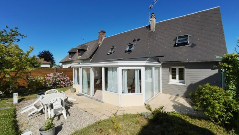 A vendre LONGèRE  5 PIECES 110 M2 BORD DE MER OFFRANVILLE