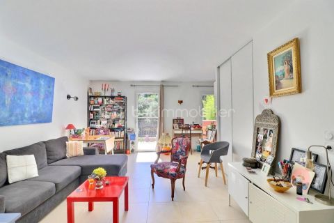 A louer APPARTEMENT T3 51 M2 TERRASSE BORD DE MER SAINT CYR SUR MER