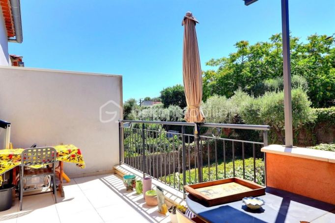 A louer APPARTEMENT T3 51 M2 TERRASSE BORD DE MER SAINT CYR SUR MER