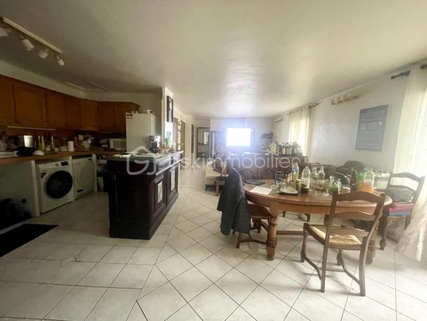 A louer APPARTEMENT T5 100 M2 BORD DE MER LA SEYNE SUR MER