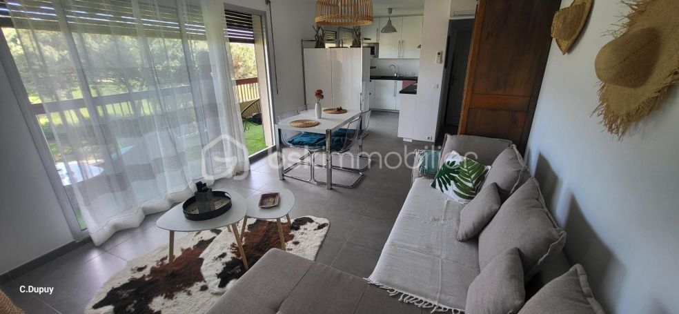 A louer APPARTEMENT T3 57 M2 TERRASSE BORD DE MER LE LAVANDOU