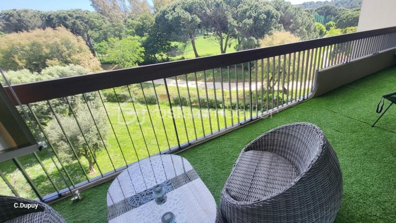 A louer APPARTEMENT T3 57 M2 TERRASSE BORD DE MER LE LAVANDOU