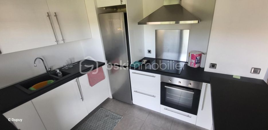 A louer APPARTEMENT T3 57 M2 TERRASSE BORD DE MER LE LAVANDOU