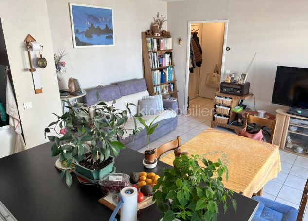 A louer APPARTEMENT T3 59 M2 BORD DE MER LA SEYNE SUR MER