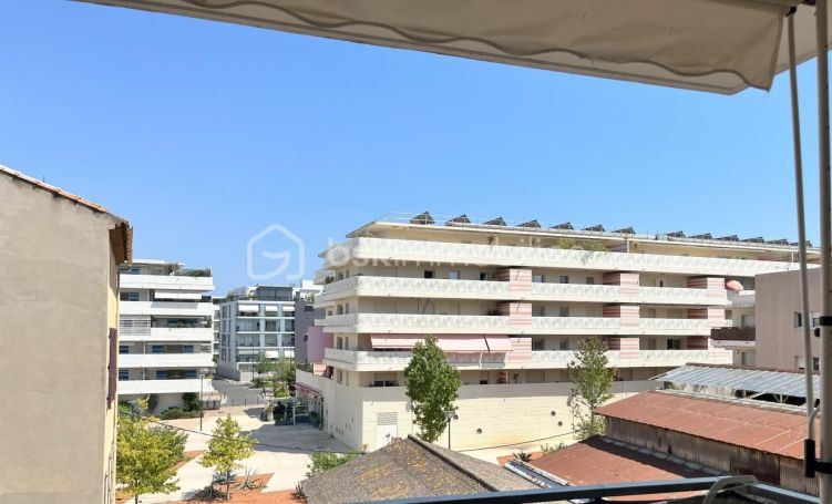 A louer APPARTEMENT T3 59 M2 BORD DE MER LA SEYNE SUR MER