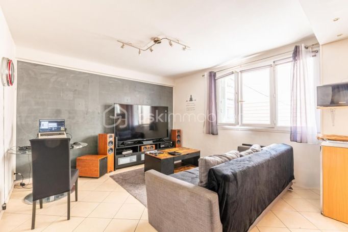 A louer APPARTEMENT T2 44 M2 TERRASSE BORD DE MER TOULON