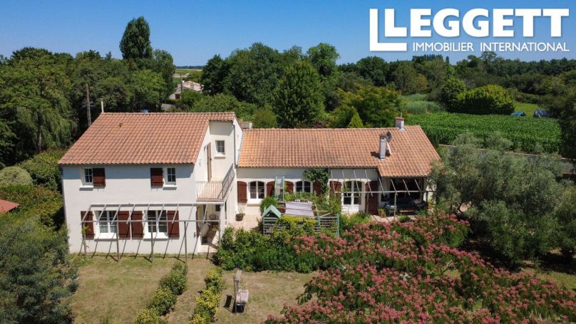 A louer MAISON  6 PIECES 231 M2  MEURSAC