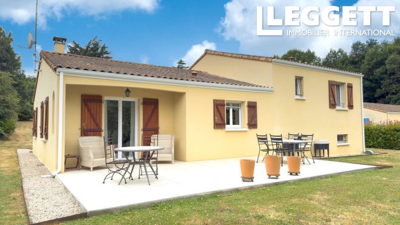 A vendre Belle maison de village construite en 2007, avec un environnement et un jardin paisibles 85410 La Caillere Saint Hilaire