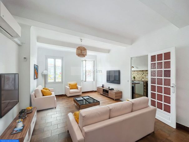 A vendre CHARMANT  APPARTEMENT T3 69 M² BORD DE MER La Seyne-sur-Mer