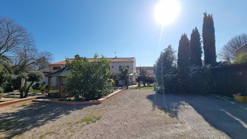 A louer MAISON  5 PIECES 234 M2  AIX EN PROVENCE