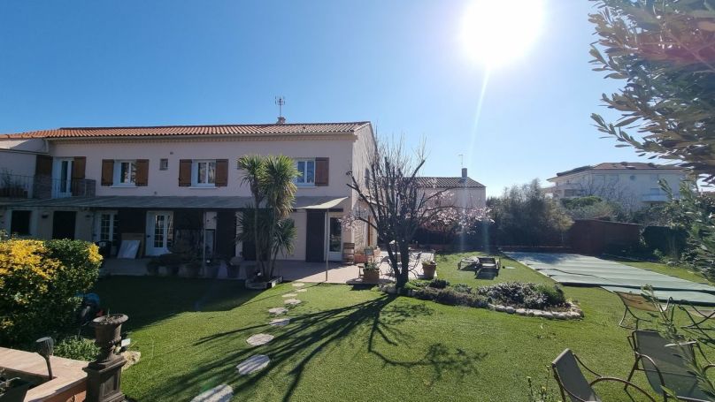 A louer MAISON  5 PIECES 234 M2  AIX EN PROVENCE