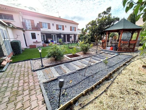 A louer MAISON  5 PIECES 234 M2  AIX EN PROVENCE