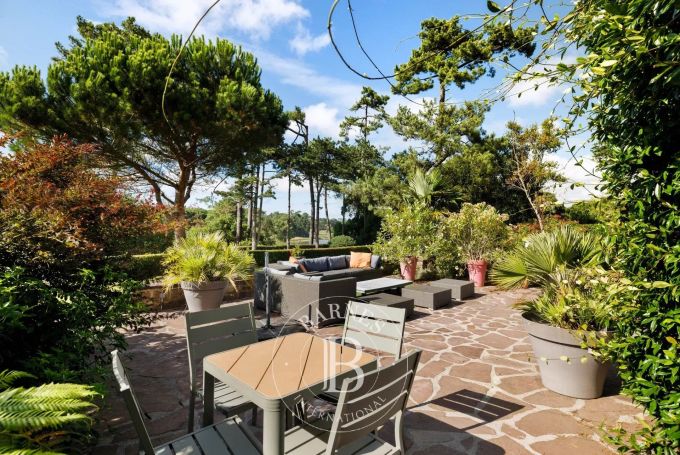 A vendre SUPERBE APPARTEMENT 167 M² JARDIN PRIVATIF ANGLET
