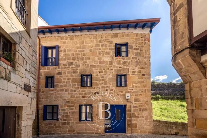 A vendre MAGNIFIQUE MAISON 20 PIECES 280 M² VIEILLE VILLE HONDARRIBIA