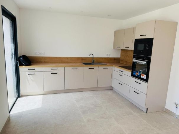 A louer MAISON  4 PIECES 119 M2  GINESTAS