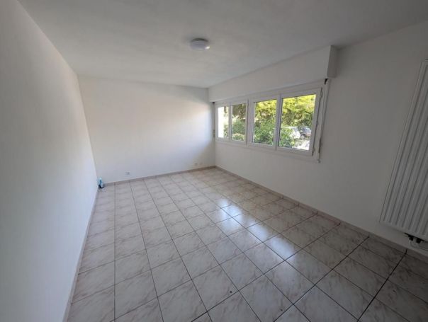 A louer STUDIO  31 M2  TALENCE