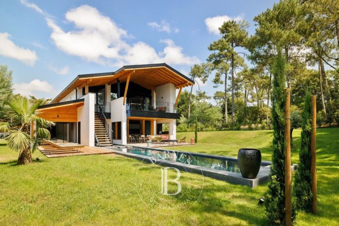 A vendre SUPERBE MAISON CONTEMPORAINE 6 PIECES 220 M² ANGLET CHIBERTA