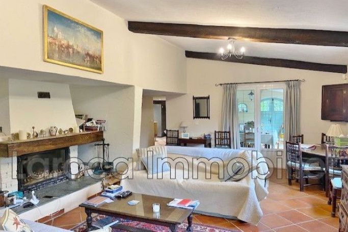 A vendre MAISON  5 PIECES 162 M2  LORGUES Village