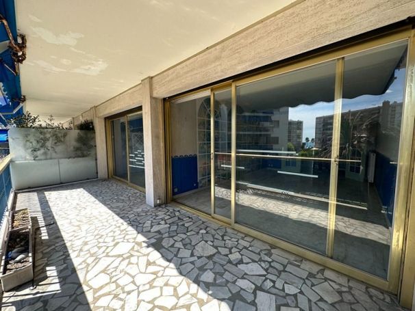 A louer APPARTEMENT DE PRESTIGE T3 75 M2 TERRASSE BORD DE MER CAGNES SUR MER