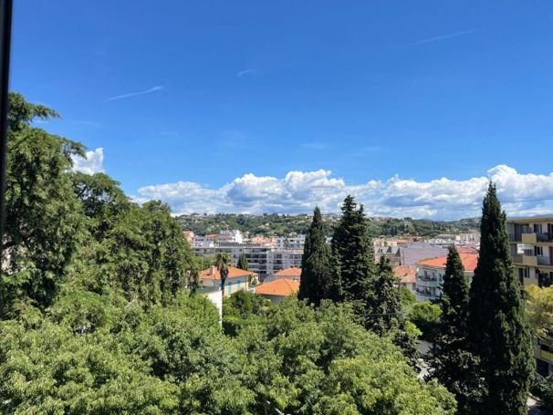 A louer APPARTEMENT T4 95 M2 TERRASSE VUE MER CAGNES SUR MER