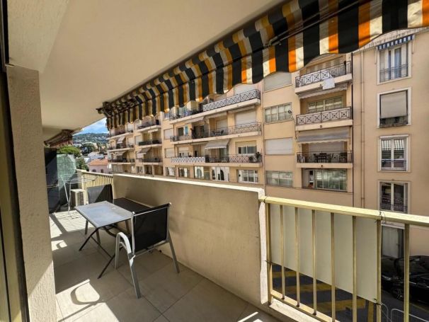 A louer APPARTEMENT T2 40 M2 TERRASSE BORD DE MER CANNES