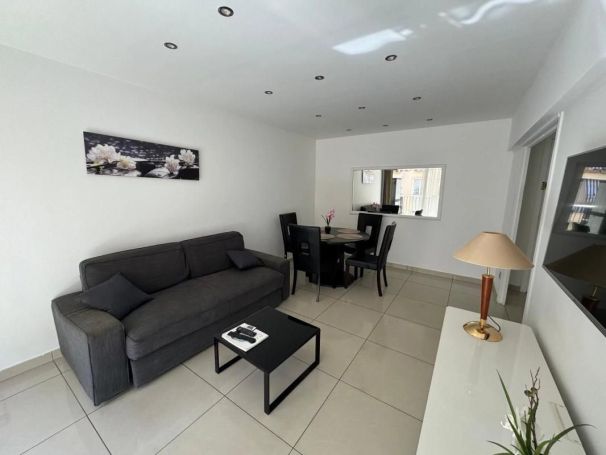 A louer APPARTEMENT T2 40 M2 TERRASSE BORD DE MER CANNES