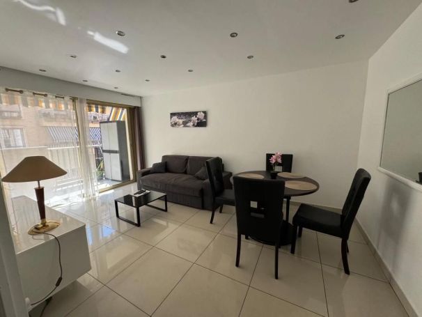 A louer APPARTEMENT T2 40 M2 TERRASSE BORD DE MER CANNES