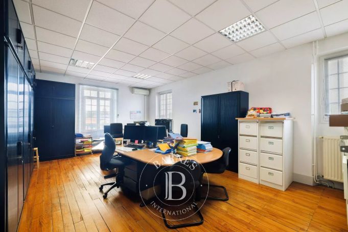 A vendre TRES BELLE MAISON DE CARACTeRE ANNEES 30 20 PIECES BAYONNE