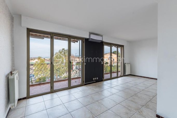A louer APPARTEMENT T4 73 M2 BORD DE MER SIX FOURS LES PLAGES