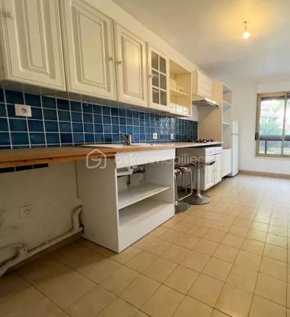 A louer APPARTEMENT T3 70 M2 TERRASSE  NIMES