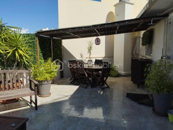 A louer APPARTEMENT T3 65 M2 TERRASSE BORD DE MER ANTIBES