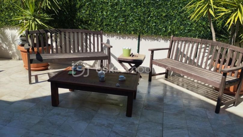 A louer APPARTEMENT T3 65 M2 TERRASSE BORD DE MER ANTIBES