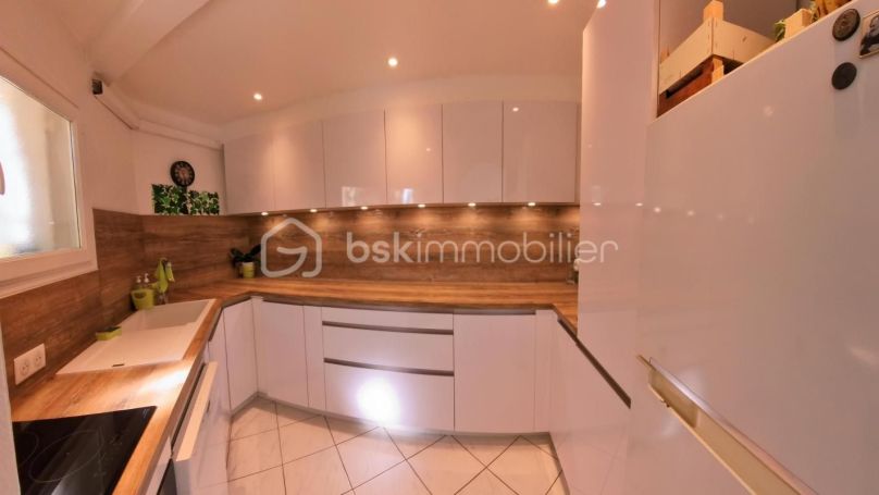 A louer APPARTEMENT T3 65 M2 TERRASSE BORD DE MER ANTIBES