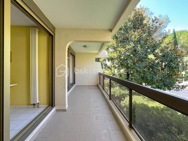 A louer APPARTEMENT T3 88 M2 TERRASSE  NIMES