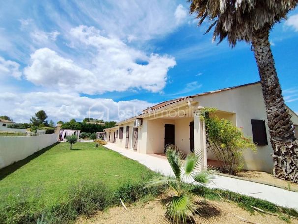 A louer MAISON  9 PIECES 219 M2  GIGNAC