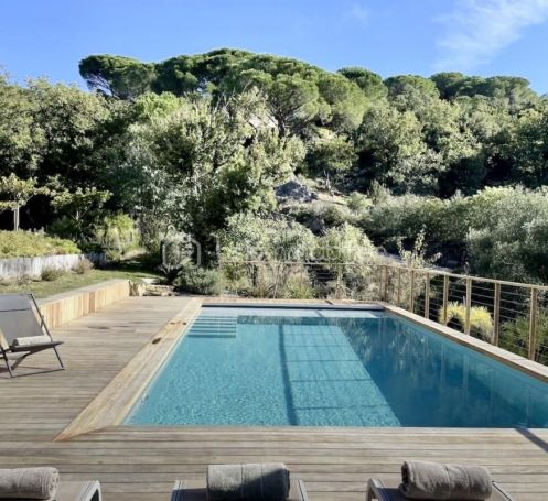 A louer MAISON  D'ARCHITECTE BORD DE MER GRIMAUD