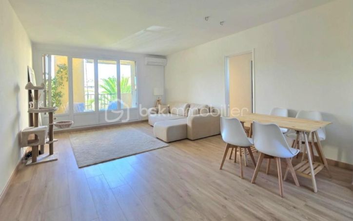 A louer APPARTEMENT T3 61 M2 TERRASSE PLAGE à PIED SAINT TROPEZ