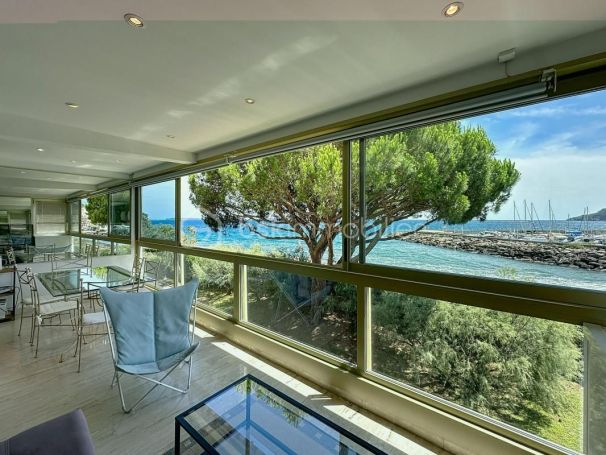 A louer APPARTEMENT DE PRESTIGE T3 93 M2 PIEDS DANS L'EAU MANDELIEU LA NAPOULE