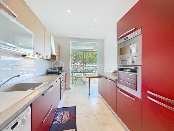A louer APPARTEMENT DE PRESTIGE T3 93 M2 PIEDS DANS L'EAU MANDELIEU LA NAPOULE