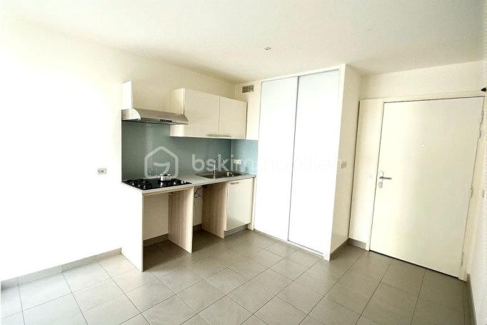 A louer APPARTEMENT T2 38 M2 TERRASSE BORD DE MER TOULON